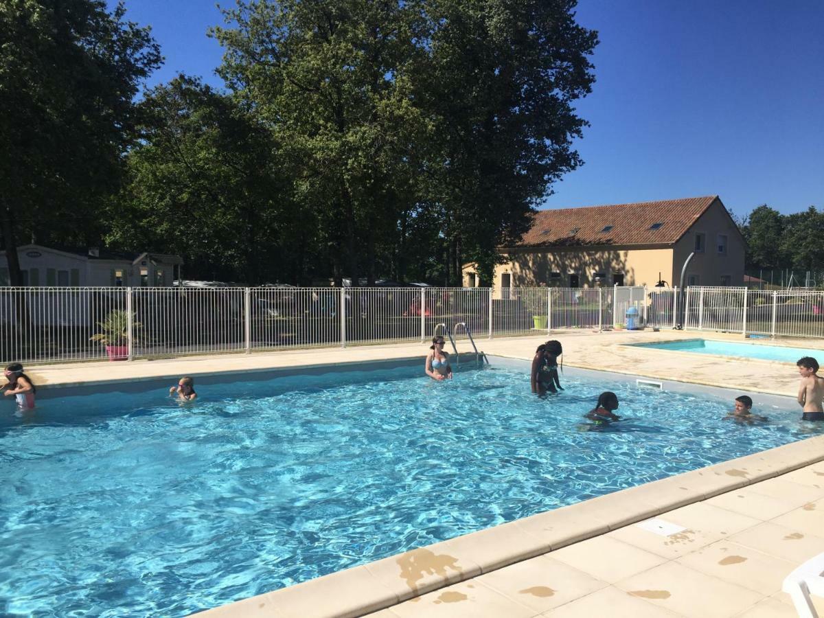 Отель Camping Les Petites Minaudieres Saint-Sauveur  Экстерьер фото