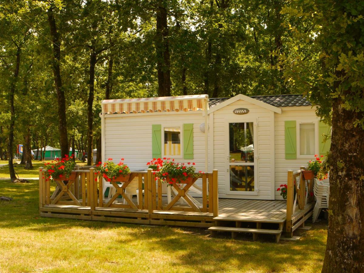 Отель Camping Les Petites Minaudieres Saint-Sauveur  Экстерьер фото