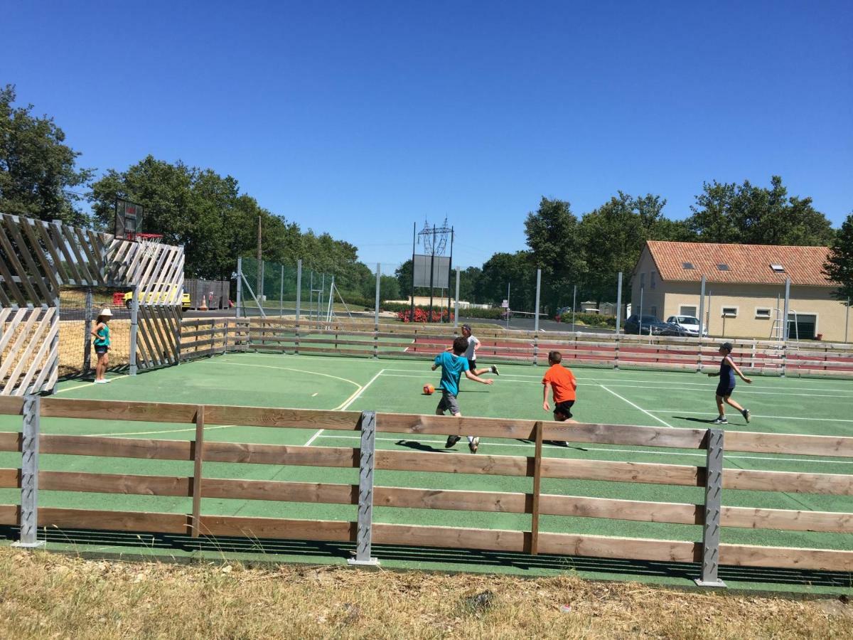 Отель Camping Les Petites Minaudieres Saint-Sauveur  Экстерьер фото